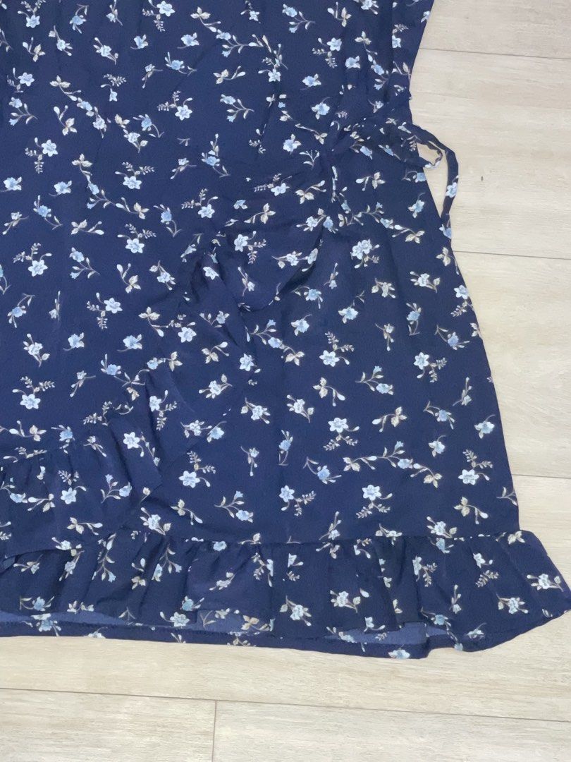 Navy floral wrap dress (Category: Dresses) located in Imus. Submitted by csdecluttering (Listing ID 1441220383, Image 2). Description: - In good condition Loc: Imus City, Cavite.