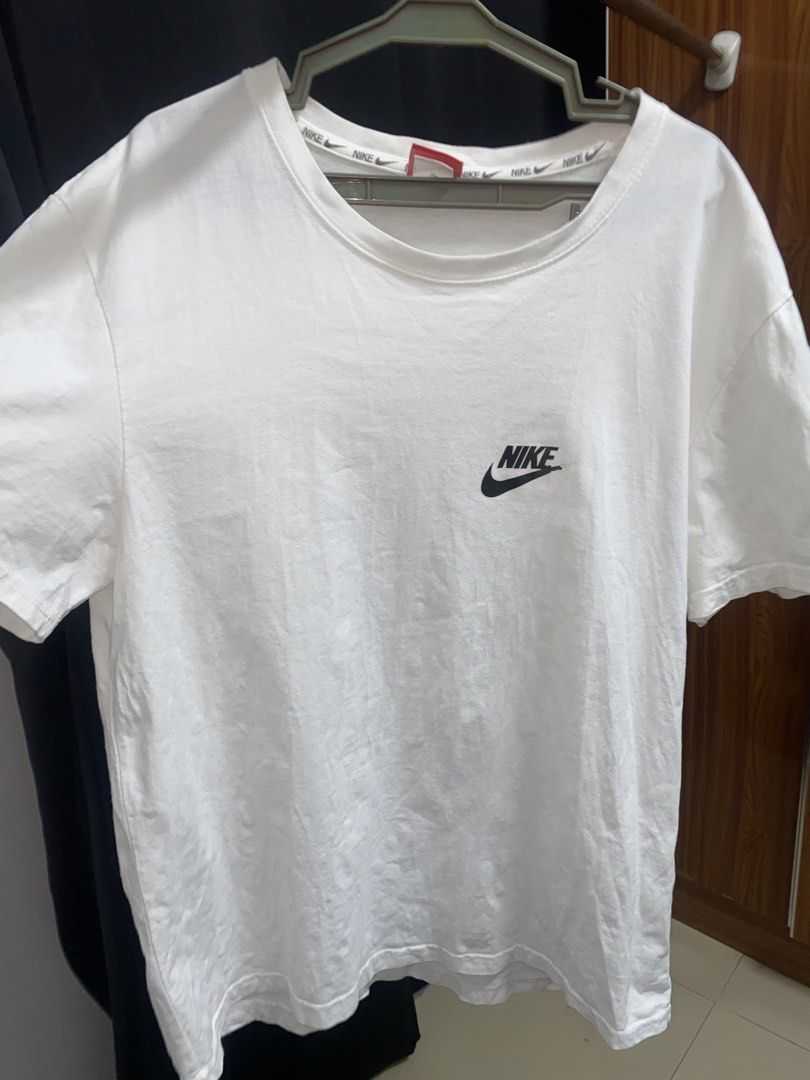Nike T shirt Jr (Category: Tshirts & Polo Shirts ) located in Cebu City. Submitted by selfsupreme (Listing ID 1441340617, Image 1). Description: Nike T Shirt Jr Logo has an issue. Attached on the Photo Size XL Jr Color White Condition 9/10.