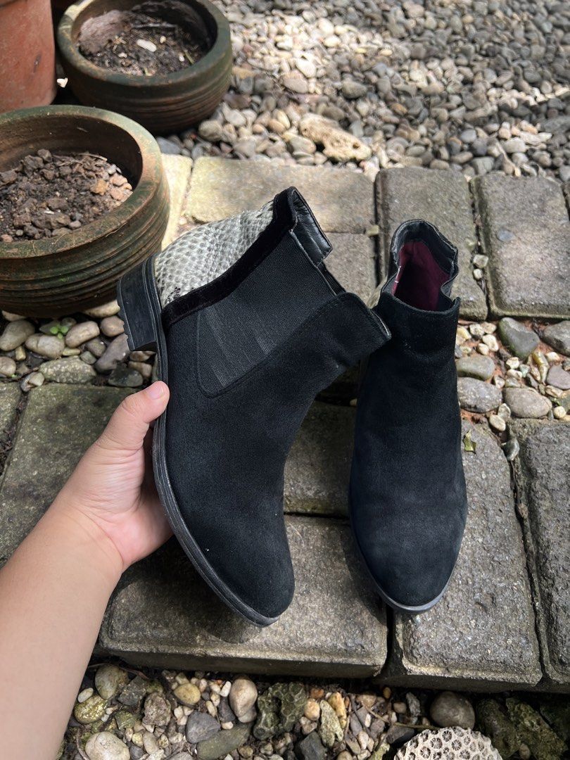 Nimue Suede Ankle Boots with snake panel prints (Category: Boots) located in Dapitan. Submitted by gelbread (Listing ID 1441182505, Image 1). Description: .