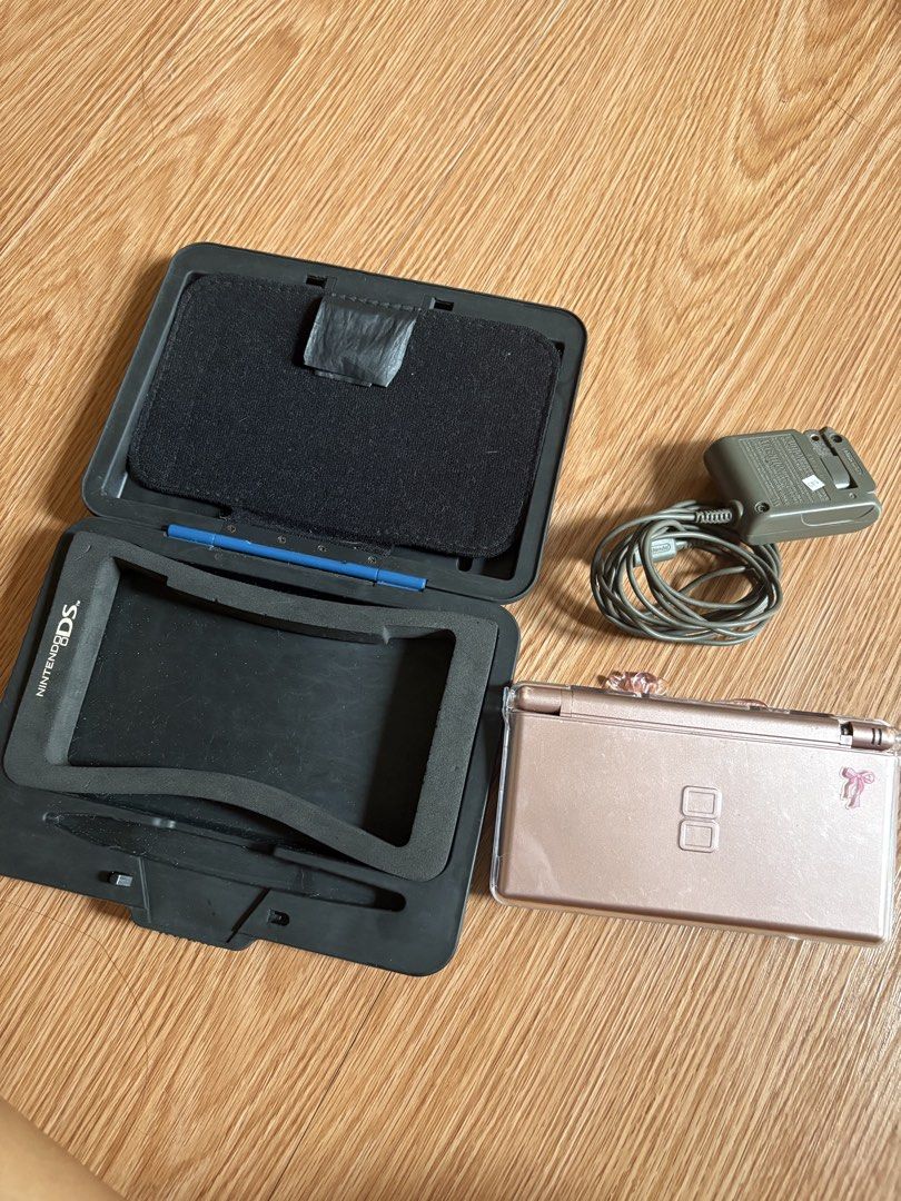 NINTENDO DS ROSE GOLD (Category: Nintendo) located in Quezon City. Submitted by killed_it026 (Listing ID 1441324514, Image 3). Description: Nintendo ds rose gold with games, original charger 110v, and acrylic case ready to use! Touch screen good Negotiable.