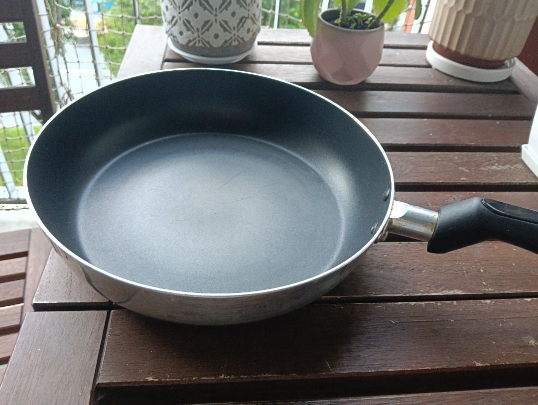 Non-stick Frying Pan with Black Handle