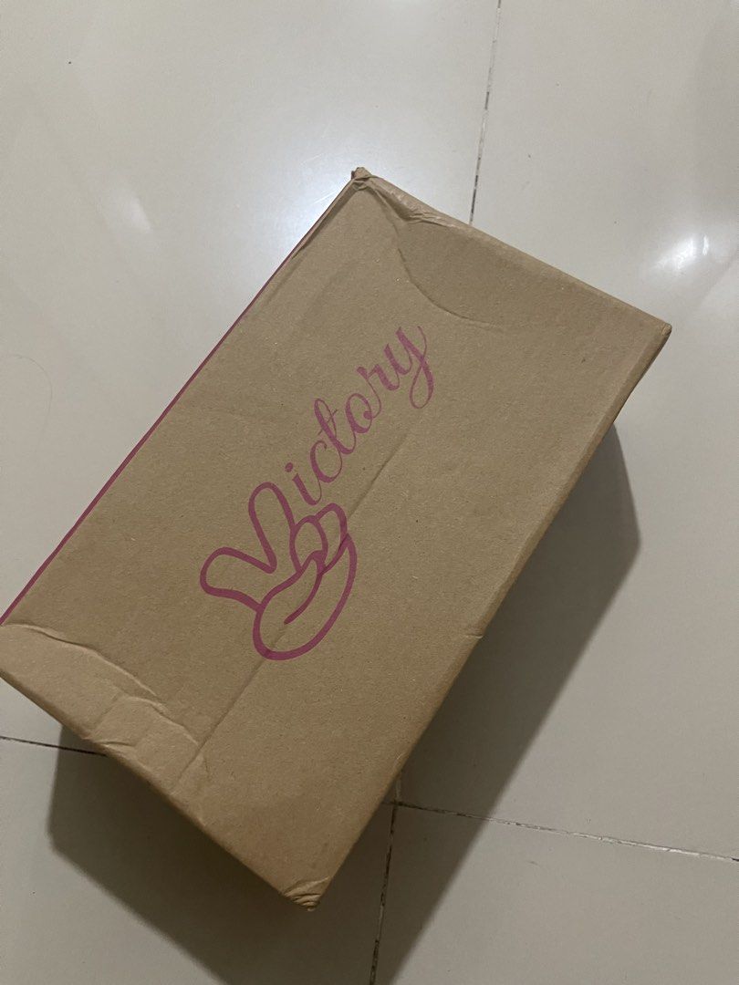 Office Cabin Crew School Black shoes (Category: Heels) located in Taguig. Submitted by xxtheresse (Listing ID 1441309104, Image 3). Description: never used, bought on orange app for 300 st complete w box and inserts best fits size 35, fits 22.5cm.