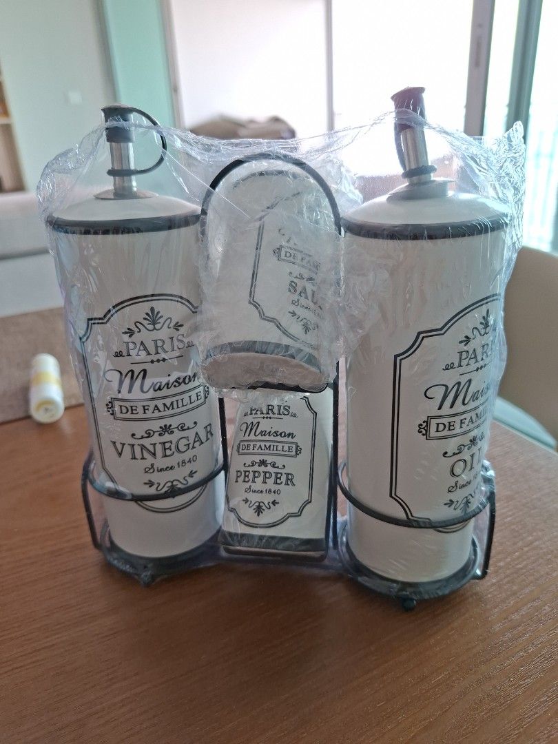 Oil vinegar salt pepper container holder470106083081605120
