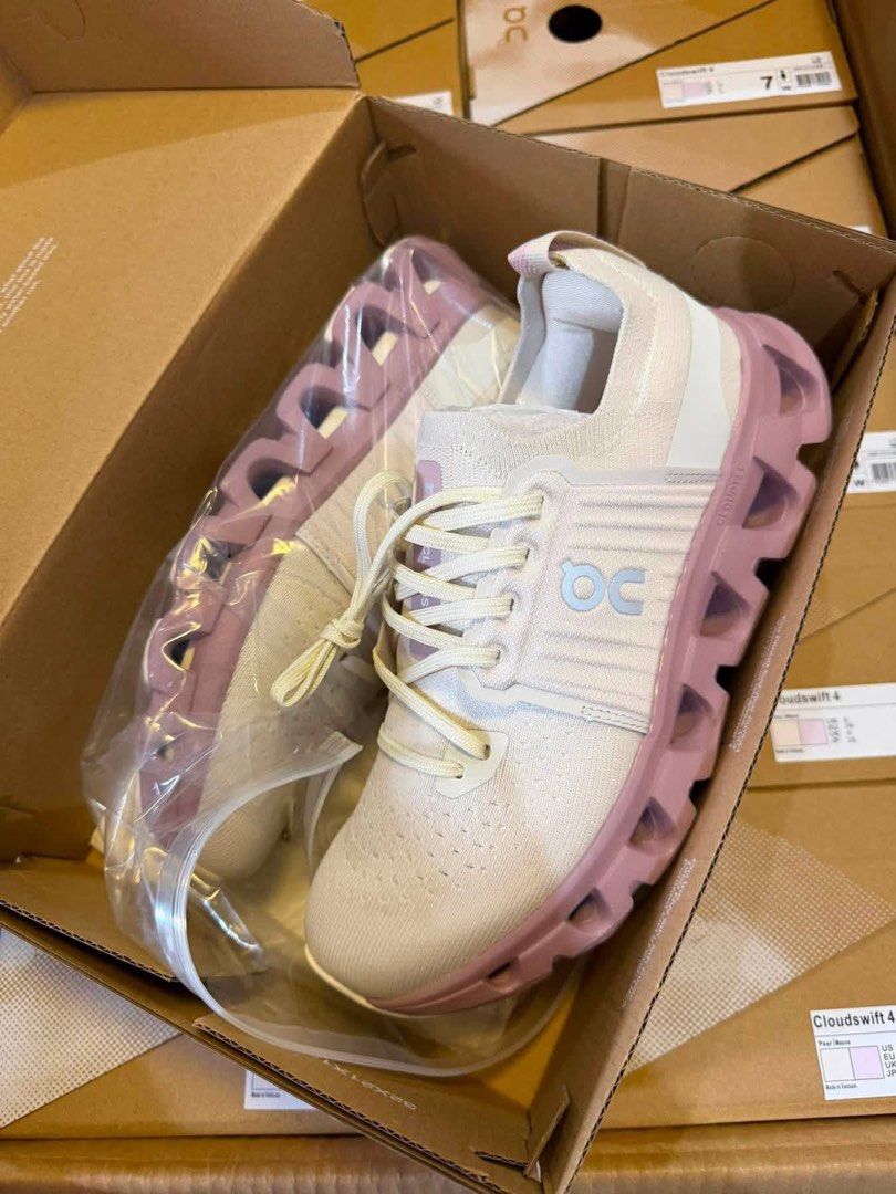On cloud (Category: Sneakers) located in Paranaque City. Submitted by baniamenrhyan (Listing ID 1441246984, Image 2). Description: .