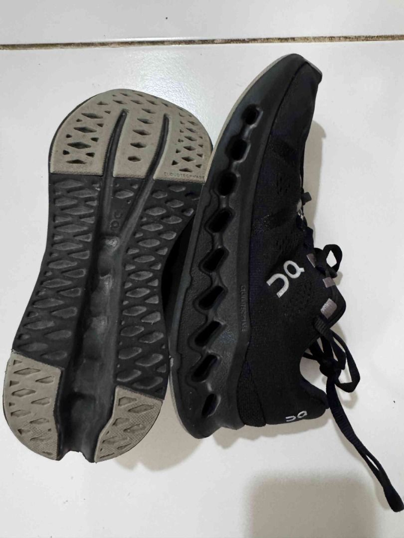 On CloudTec Running Shoes Black US W3.5 EU36 (Category: Sneakers) located in Goa. Submitted by cheaperbythedozen26 (Listing ID 1441255724, Image 3). Description: - Brand: On Running Shoes - Origin: Swiss Engineering, Made in Vietnam - Size: US W3.5 / EU36 / UK 3 / JP 22 - Color: Black - Functionality: Still good for running but may flaw (please see photo), all goods just need glue!.