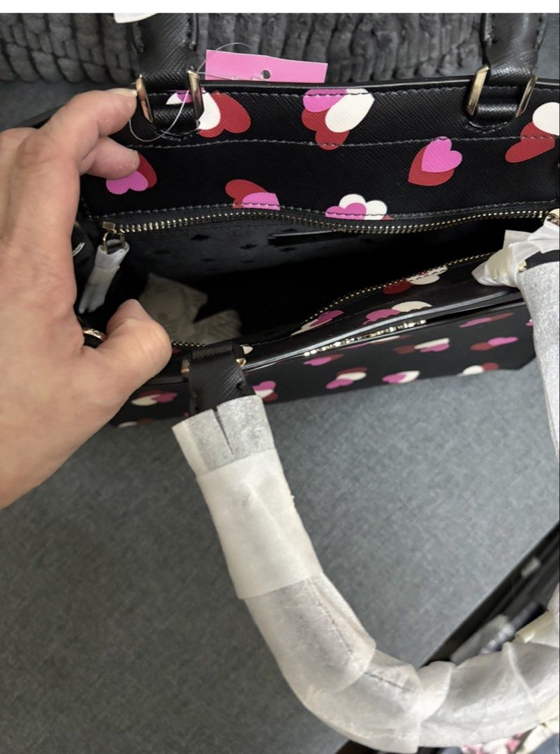 orig Kate Spade Medium Satchel (Category: Cross-body Bags) located in Mandaluyong City. Submitted by mintsweet55 (Listing ID 1441185214, Image 2). Description: Original Kate Spade Flutter Heart Medium Satchel ❤️👜 Brand new and never used. A charming and stylish satchel featuring Kate Spade’s signature heart-themed design. Perfectly sized to carry your daily essentials, including your wallet, phone, keys, cosmetics, and small personal items. Feat