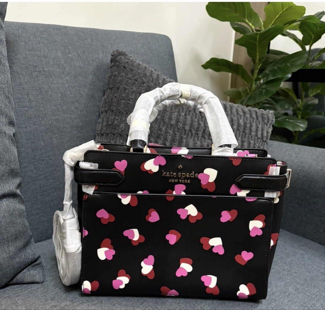 orig Kate Spade Medium Satchel (Category: Cross-body Bags) located in Mandaluyong City. Submitted by mintsweet55 (Listing ID 1441185214, Image 3). Description: Original Kate Spade Flutter Heart Medium Satchel ❤️👜 Brand new and never used. A charming and stylish satchel featuring Kate Spade’s signature heart-themed design. Perfectly sized to carry your daily essentials, including your wallet, phone, keys, cosmetics, and small personal items. Feat