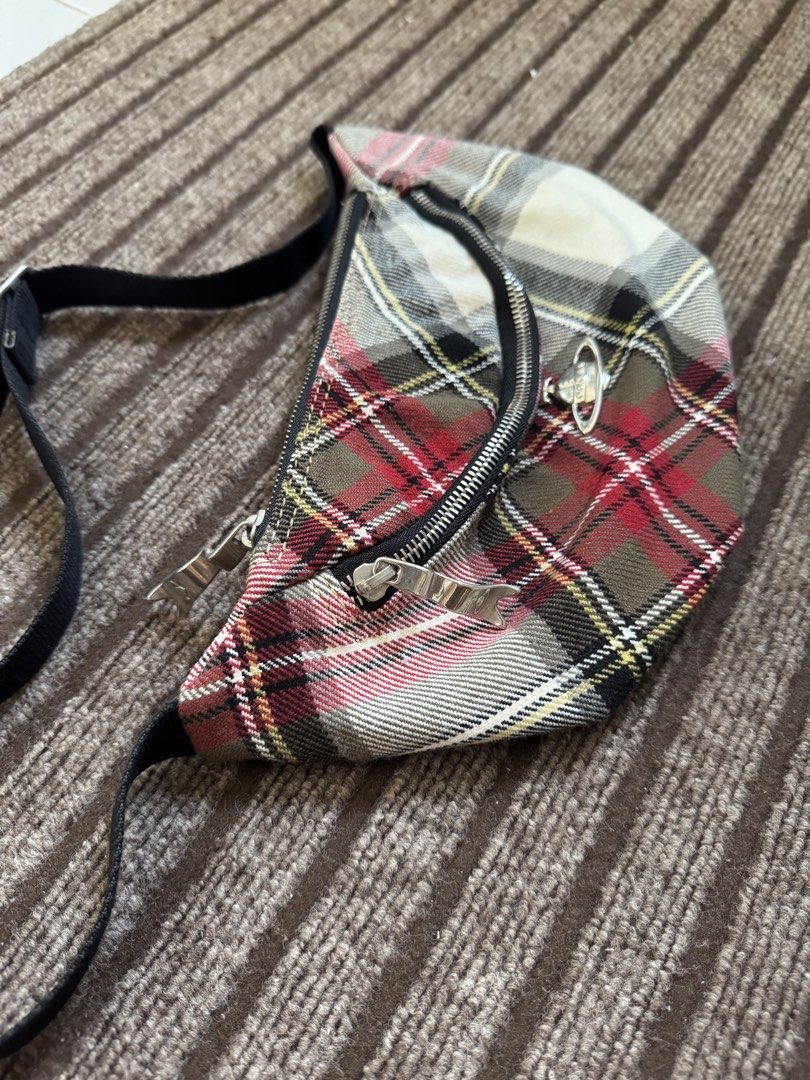 ORIG VIVIENNE WESTWOOD (Category: Luxury Bags & Wallets) located in Cavite. Submitted by _jennprelovedselections_ (Listing ID 1441346623, Image 3). Description: Preloved.. beltbag or body bag keri😍 Rare na po ito.. Gandaa pa.. Mine Now Pay Today! Free SF!😍 Mode of Payment: G CASH x Security Bank transfer only! REMINDER PRELOVED PO BAWAL SA MASELAN PLSSS!☺️ EXPECT SIGN OF USAGE DAHIL PRELOVED PO! POSTED DETAILED PICS NO ASKING MORE PICTURES. ❌No