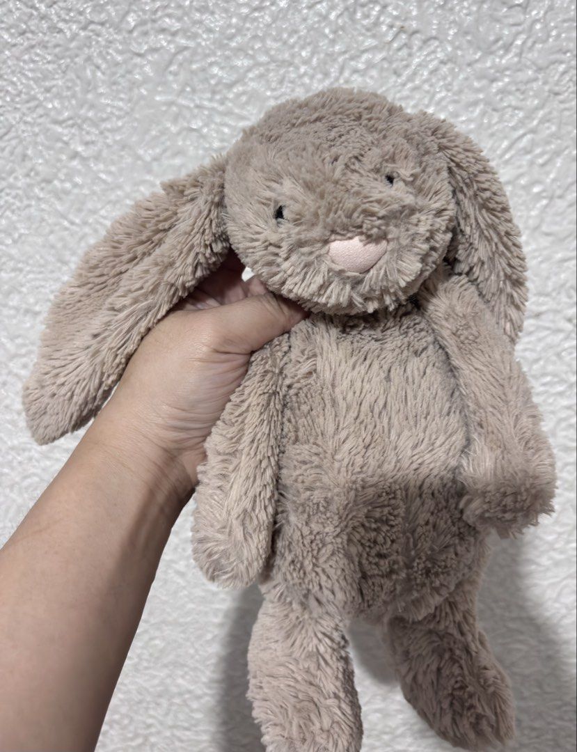 Original Jellycat Bashful Beige Bunny 12" (Category: Plushies & Soft Toys) located in Paranaque City. Submitted by dalle_closet (Listing ID 1441183037, Image 2). Description: 12 inches size.