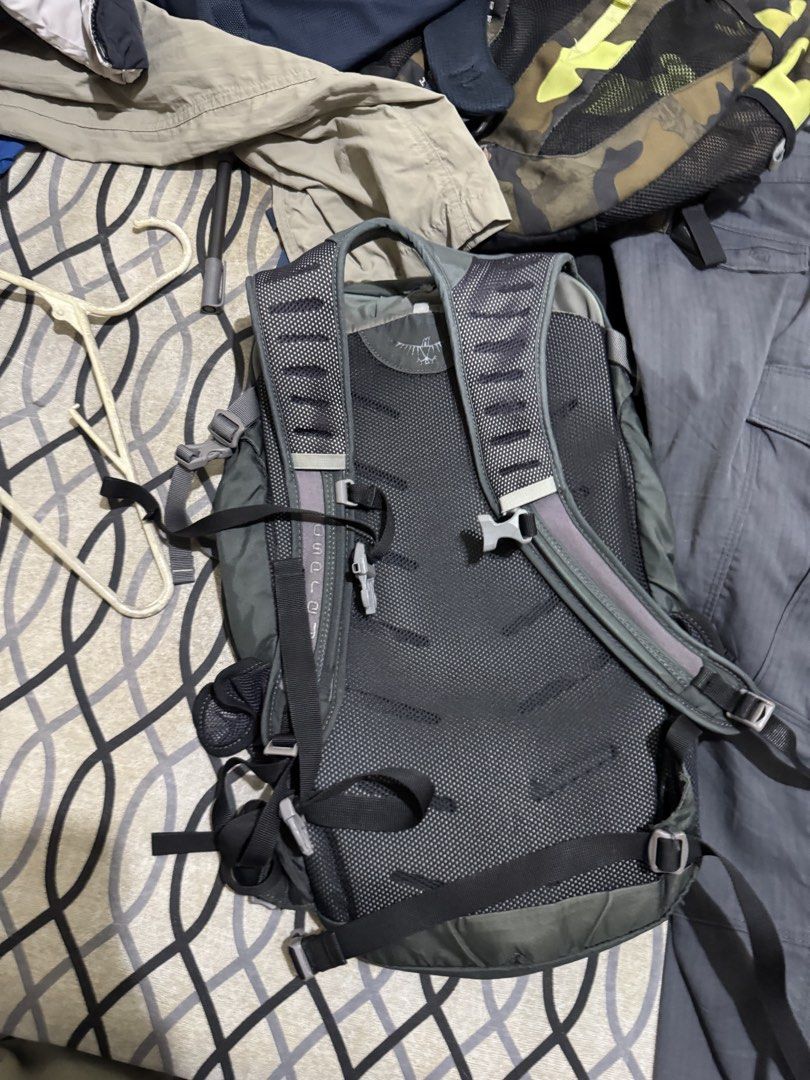 Osprey Daylite Plus Backpack 20 Liters (Category: Backpacks) located in Manila. Submitted by wiseearth.075b2f (Listing ID 1441159831, Image 3). Description: Osprey Daylite Plus Backpack 20 Liters ₱2375 - Main compartment for storage - Front zippered pocket for essentials - Side mesh pockets for water bottles - Padded back panel and shoulder straps for comfort - Ideal for day trips and everyday use.