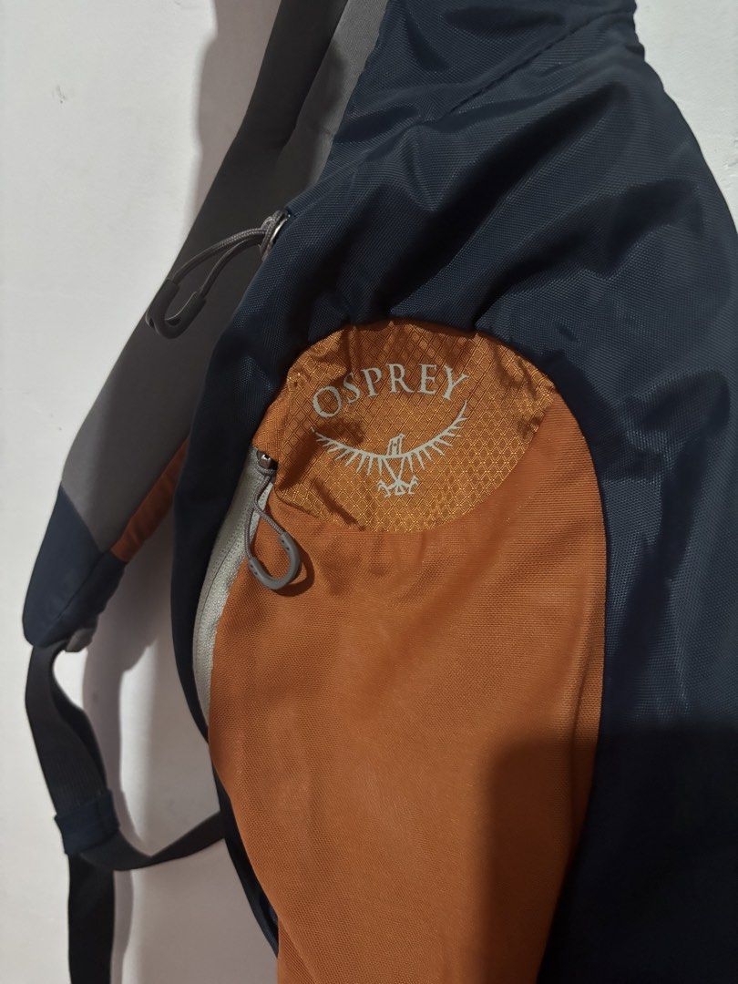 Osprey Daylite Sling Bag Navy Orange (Category: Sling Bags) located in Subic. Submitted by thriftpoison (Listing ID 1441214157, Image 2). Description: - Osprey Daylite sling bag - Color: Navy blue with orange front pocket - Comfortable padded strap - Main compartment with internal organization pockets - Ideal for day trips and everyday carry - Lightweight and practical design.