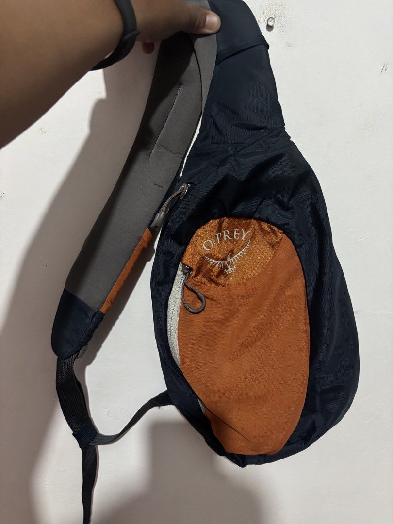 Osprey Daylite Sling Bag Navy Orange (Category: Sling Bags) located in Subic. Submitted by thriftpoison (Listing ID 1441214157, Image 1). Description: - Osprey Daylite sling bag - Color: Navy blue with orange front pocket - Comfortable padded strap - Main compartment with internal organization pockets - Ideal for day trips and everyday carry - Lightweight and practical design.