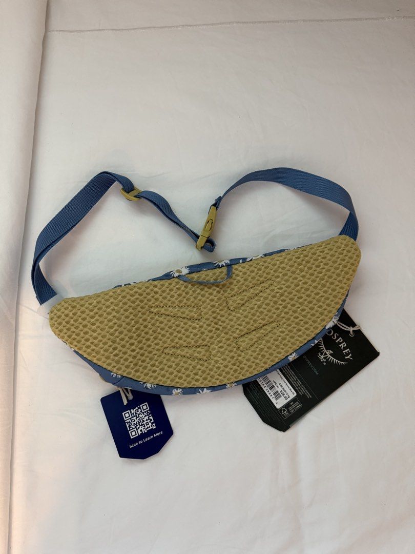 Osprey mini Daylite Belt Bag (Category: Belt bags, Clutches and Pouches) located in Paranaque City. Submitted by suzyfern07 (Listing ID 1441266223, Image 2). Description: US Bought Rare design 2 pcs available Retail for 3k plus .