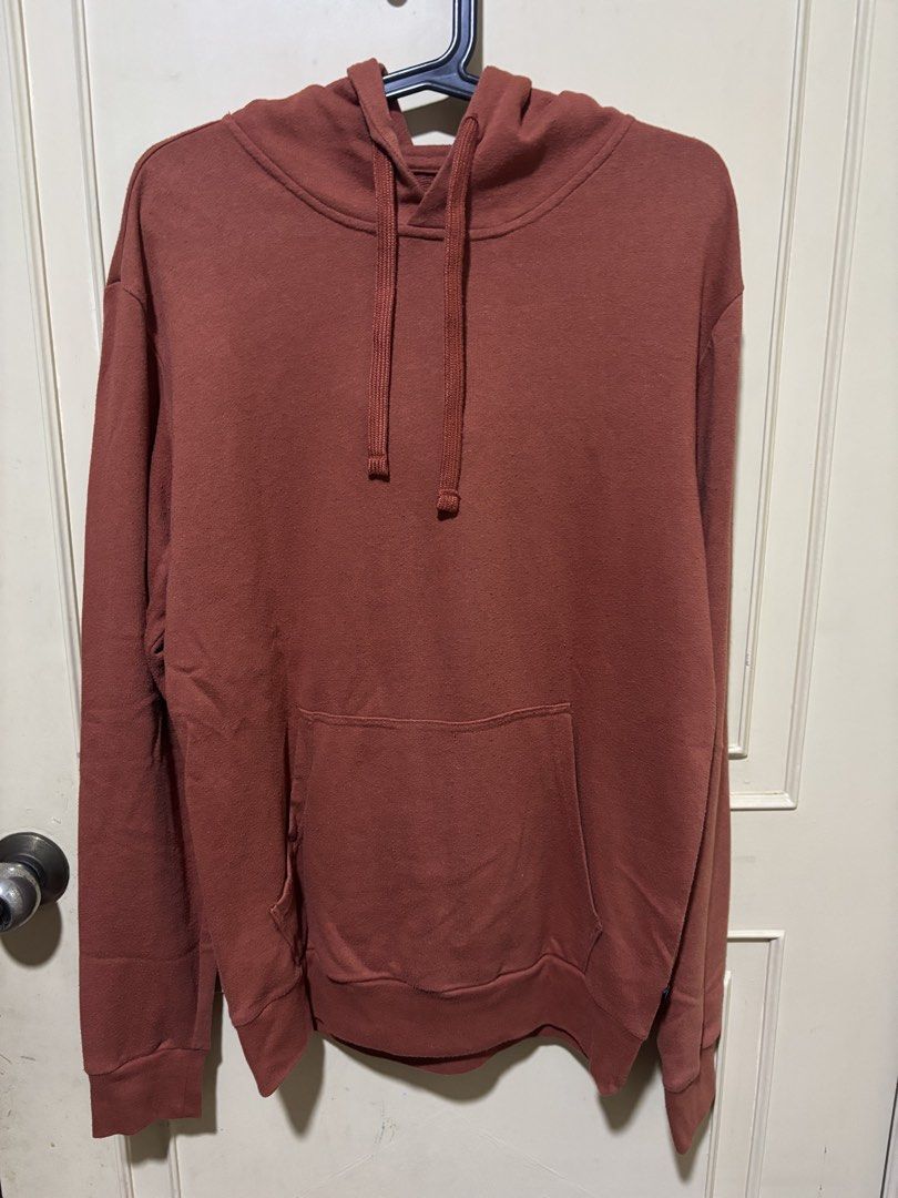 Penshoppe Orange Hoodie (Category: Hoodies) located in Paranaque City. Submitted by personal.shelf (Listing ID 1441226643, Image 1). Description: Regular Fit.