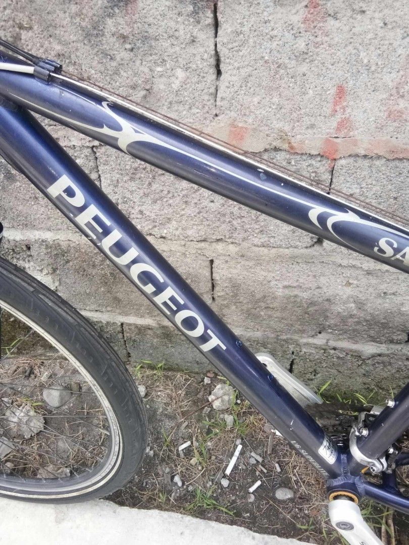Peugeot Sahara Mountain Bike (Category: Bicycles) located in General Santos City (Dadiangas). Submitted by cclarimelvintageclassicretro (Listing ID 1441305560, Image 3). Description: - Peugeot Sahara mountain bike 26er (Alluminum) Size 14" ST / 21" TT 3x8speed - Dark blue frame with silver accents - Front suspension fork - Parallax hubs - Suitable for trails and city riding - Shows normal wear and tear consistent with use.