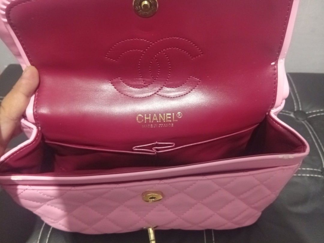 Pink Bag (Category: Shoulder Bags) located in Caloocan City. Submitted by appletomo (Listing ID 1441164478, Image 3). Description: This is chanel bag, Never po nagamit , need lang funds..