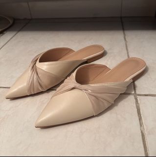 (Category: ) located in . Submitted by emilyteee (Listing ID 1441269924, Image 1). Description: .