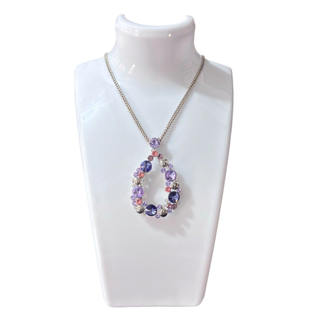 Purple crystal teardrop necklace (Category: Necklaces) located in Paranaque City. Submitted by dalle_closet (Listing ID 1441179298, Image 2). Description: Very nice Length chain: 32 inches Malaki po yung pendant nito With brand logo siya, hindi ko lang alam kung anong brand ito. .