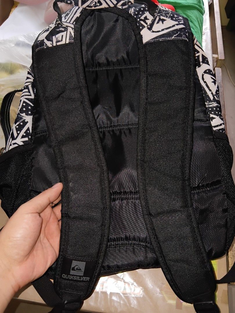 Quick silver backpack (Category: Backpacks) located in Lubao. Submitted by lotawear16 (Listing ID 1441170490, Image 3). Description: quick silver backpack all over print no issue excellent to new condi 650 free shipping💵.