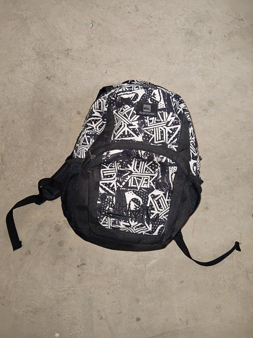 Quick silver backpack (Category: Backpacks) located in Lubao. Submitted by lotawear16 (Listing ID 1441170490, Image 1). Description: quick silver backpack all over print no issue excellent to new condi 650 free shipping💵.
