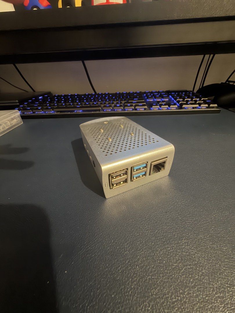 Raspberry Pi 4b with case and fan470285152630220801