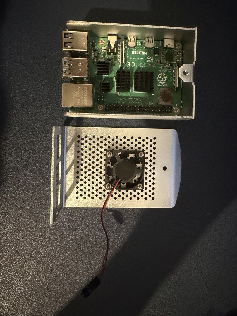 Raspberry Pi 4b with case and fan470285152630220800