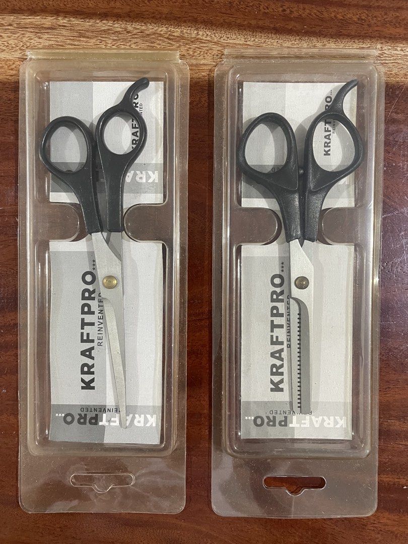 Razor Set (Wired) (Category: Men's Grooming) located in Quezon City. Submitted by hopezam.374 (Listing ID 1441287405, Image 3). Description: Inclusions: - 4 attachments (1/2/3/4) - 2 comb - Kraftpro Scissors - Duster/ Barber’s Brush - Black Barber Cape.