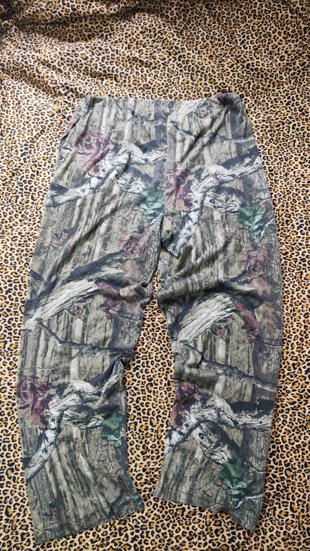 Real tree Pajama by Mossy Oak (Category: Joggers) located in Andop. Submitted by ukaylangpo (Listing ID 1441298457, Image 2). Description: SEE PHOTO FOR DIMES! EXCELLENT CONDITION - Mossy Oak camouflage fleece pants - Size: Medium - Elastic waistband with adjustable orange drawstring - Soft and comfortable for lounging - Ideal for outdoor enthusiasts or relaxing at home - Great for cooler weather.
