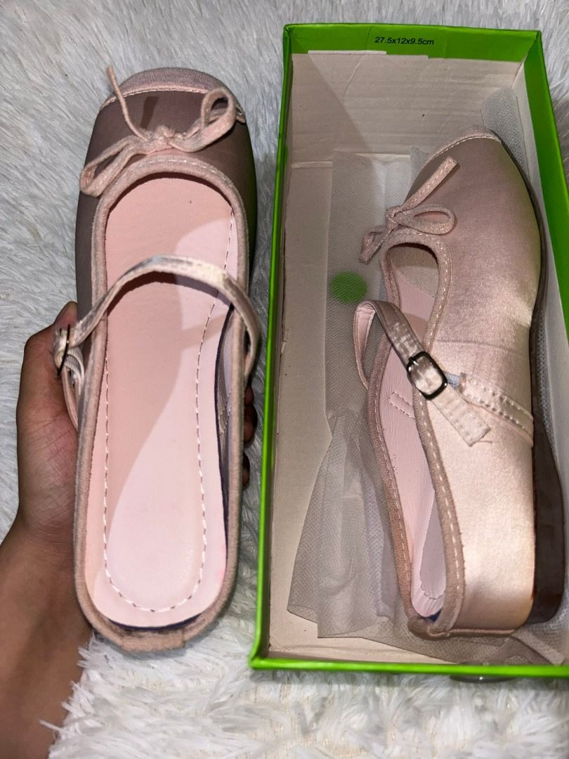 Rose Gold Hue Ballet Flats (Category: Flats & Sandals) located in Manila. Submitted by daily_bluwie87 (Listing ID 1441158826, Image 2). Description: Rose Gold Hue Ballet Flats/Sandals w/box -Size 38 -Purchase from Ukay but never been used -Some Stains.