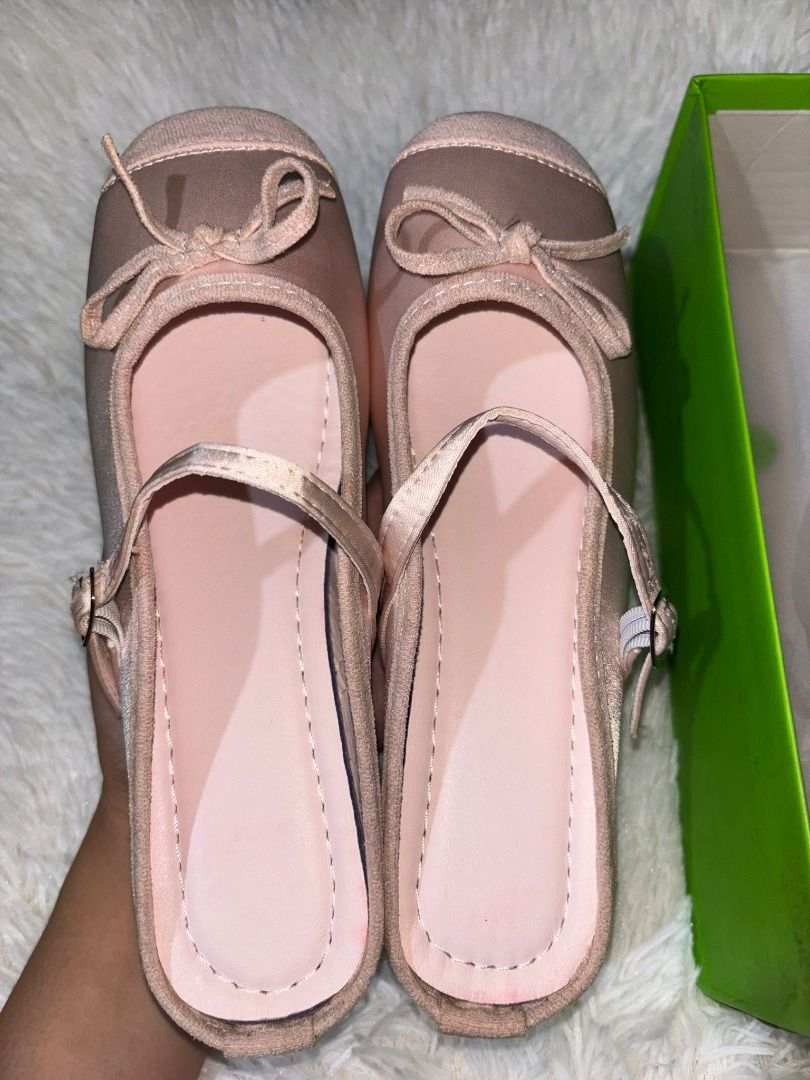Rose Gold Hue Ballet Flats (Category: Flats & Sandals) located in Manila. Submitted by daily_bluwie87 (Listing ID 1441158826, Image 1). Description: Rose Gold Hue Ballet Flats/Sandals w/box -Size 38 -Purchase from Ukay but never been used -Some Stains.