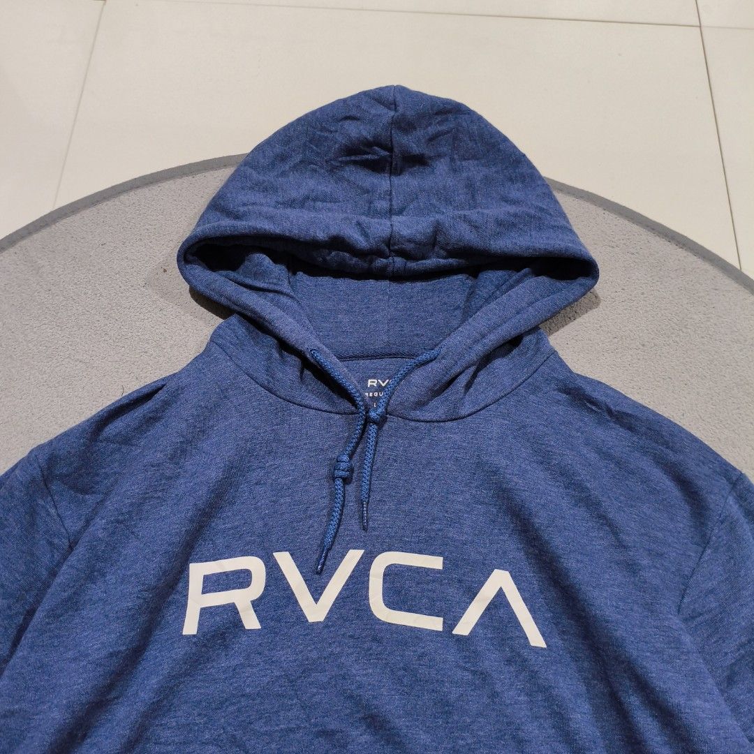 RVCA hoodie (Category: Coats, Jackets and Outerwear) located in Calatrava. Submitted by ermitany0 (Listing ID 1441237500, Image 2). Description: Bossing Good condition Size: XL Width x length: 26.5x29.5" ( XL -2XL) Flaws: fine lints, at sa letter C my konting dumi ( di gano halata ) Still presentable 🙂 Location: Negros Occidental Pm if interested 📩 📩 📩 📩 🙂.