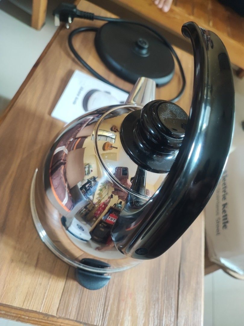 Saladmaster Electric Kettle (Category: Kettles & Airpots) located in Manila. Submitted by remartilyo (Listing ID 1441210258, Image 2). Description: - Genuine Saladmaster Electric Kettle - Made with durable 316Ti stainless steel - Includes power base, manual and Box - Features a sleek, shiny chrome finish - Almost new, used for 2 to 3 times only Selling for 16999php only For pickup only para matest din.