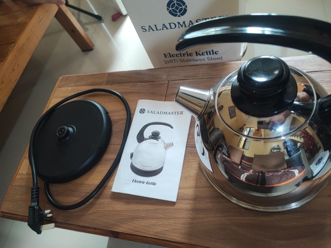 Saladmaster Electric Kettle (Category: Kettles & Airpots) located in Manila. Submitted by remartilyo (Listing ID 1441210258, Image 1). Description: - Genuine Saladmaster Electric Kettle - Made with durable 316Ti stainless steel - Includes power base, manual and Box - Features a sleek, shiny chrome finish - Almost new, used for 2 to 3 times only Selling for 16999php only For pickup only para matest din.
