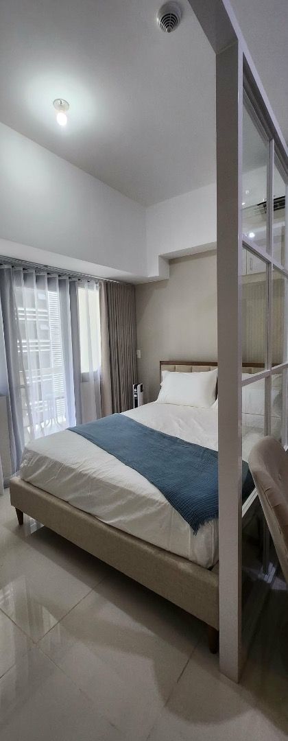 Salcedo Skysuites For Rent (Category: Apartments & Condos) located in Makati City. Submitted by joahnnakwok (Listing ID 1441280309, Image 2). Description: FOR RENT: SALCEDO VILLAGE Salcedo Skysuites Studio Unit 36.20 square meters Fully furnished with balcony P35k inclusive of association dues #SalcedoSkysuites #SalcedoVillage #MakatiCondoForRent #1BRCondoMakati #FurnishedCondoPH.