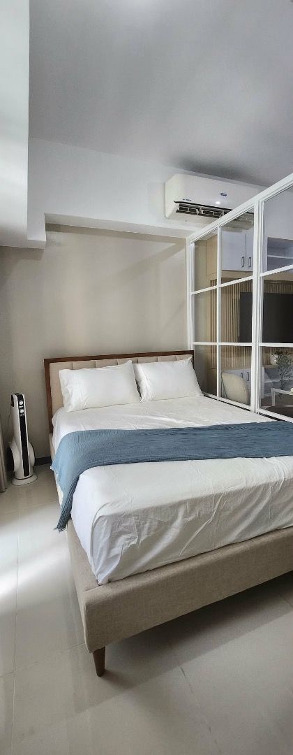 Salcedo Skysuites For Rent (Category: Apartments & Condos) located in Makati City. Submitted by joahnnakwok (Listing ID 1441280309, Image 3). Description: FOR RENT: SALCEDO VILLAGE Salcedo Skysuites Studio Unit 36.20 square meters Fully furnished with balcony P35k inclusive of association dues #SalcedoSkysuites #SalcedoVillage #MakatiCondoForRent #1BRCondoMakati #FurnishedCondoPH.