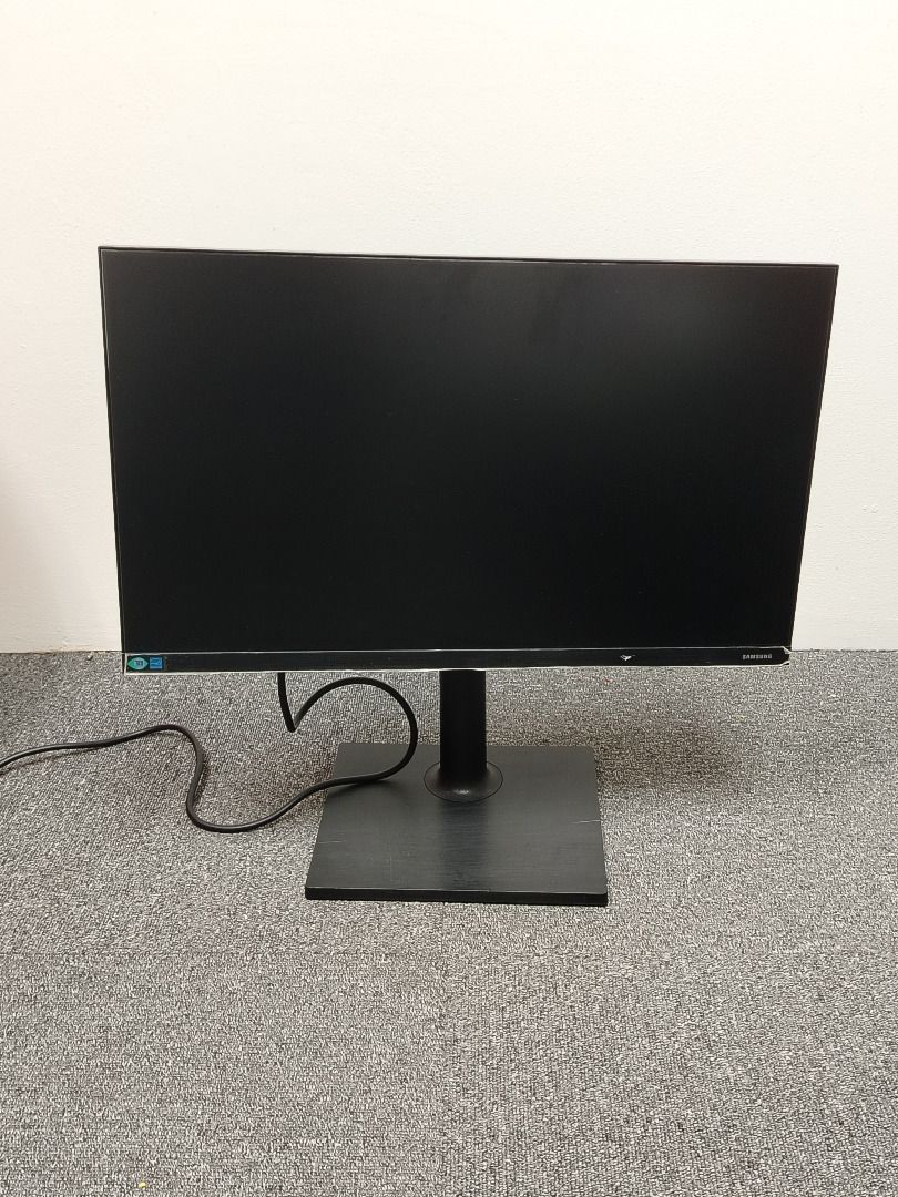 Samsung Monitors470275140974039040