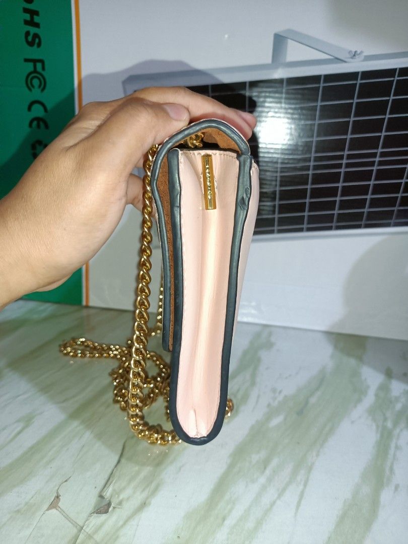 Sandro Blush Pink Chain Crossbody Bag (Category: Cross-body Bags) located in Bolinao. Submitted by shayne_0215 (Listing ID 1441311781, Image 2). Description: Pale/Blush Pink in actual Gold pa chain Ykk Zip Authentic Free Shipping MOP: GCASH.