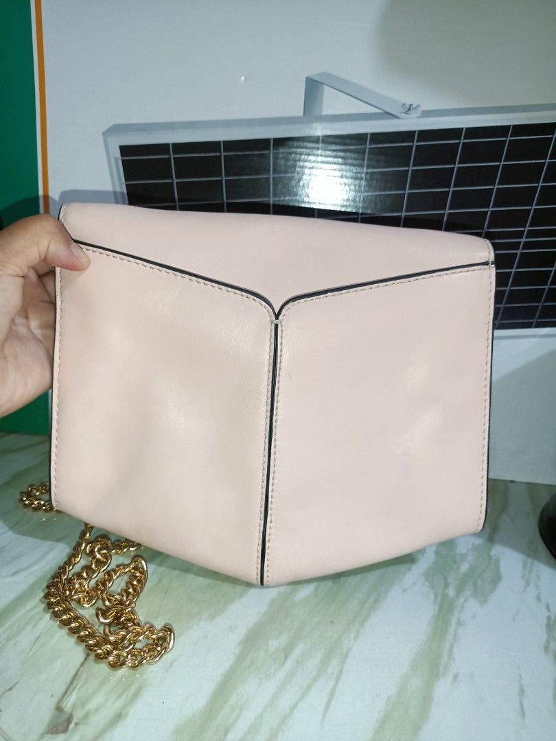 Sandro Blush Pink Chain Crossbody Bag (Category: Cross-body Bags) located in Bolinao. Submitted by shayne_0215 (Listing ID 1441311781, Image 3). Description: Pale/Blush Pink in actual Gold pa chain Ykk Zip Authentic Free Shipping MOP: GCASH.