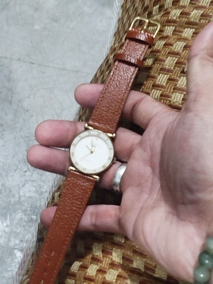 Satchi Quartz Watch italy with Leather Strap (Category: Men's Watches) located in Subic. Submitted by regiedaniel01 (Listing ID 1441318604, Image 1). Description: - Kotlario Quartz Watch - Cream dial with Roman numerals - Gold-tone case - Genuine brown textured leather strap - Simple and classic design - In good working condition.