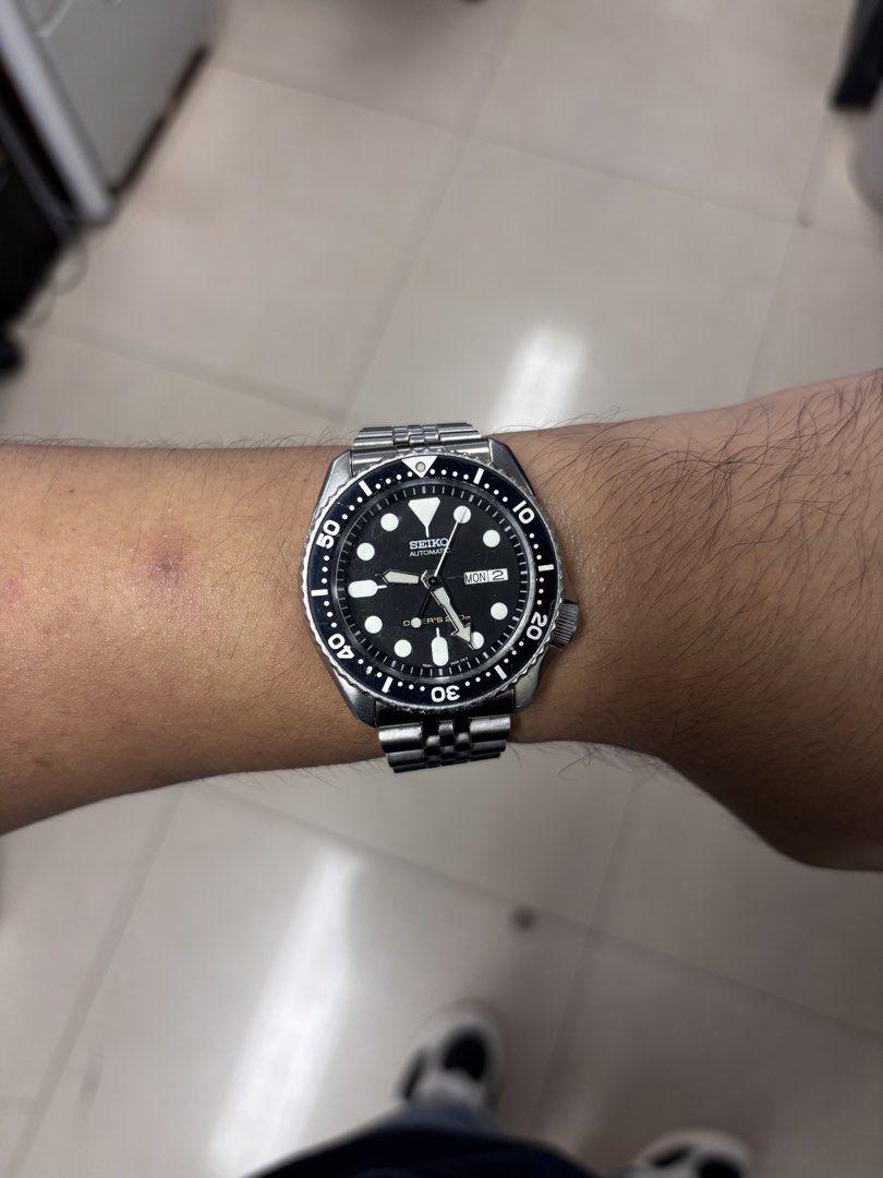 Seiko Automatic Diver's 200m Watch SKX007 (Category: Men's Watches) located in Davao. Submitted by piolo_serrano (Listing ID 1441196427, Image 3). Description: - Classic Seiko Automatic Watch - Black dial with Day & Date function - Stainless Steel Jubilee Bracelet - Water Resistant 200m (Suitable for Diving) - Reliable for everyday wear or adventures - Selling as is.