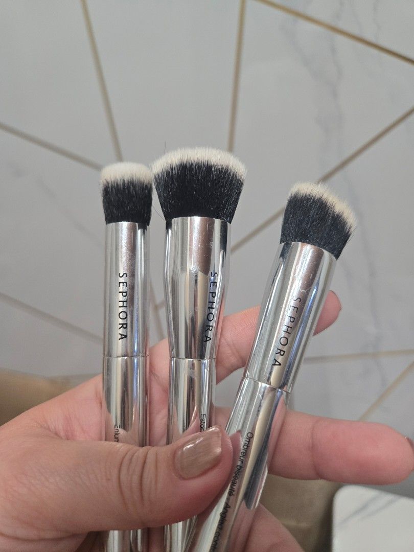 Sephora Collection Makeup Brushes Set (Category: Makeup) located in Quezon City. Submitted by brandbureau (Listing ID 1441374182, Image 1). Description: - Set of 3 Sephora Collection makeup brushes - Includes: Angled contour brush, highlighter brush, large blender brush - Essential tools for your makeup routine - Achieve a professional finish - Great for applying and blending makeup - bought in sephora singapore - very lightly used.