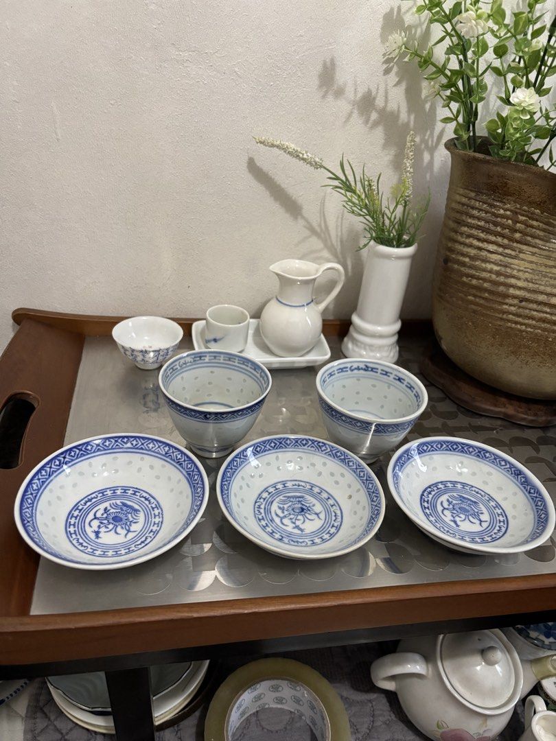 Set of 5 Blue and White Chinese Rice Bowls (Category: Dinnerware & Cutlery) located in Taguig. Submitted by minmin_parker (Listing ID 1441319146, Image 2). Description: - Set of 5 blue and white rice bowls - Features a traditional Chinese pattern - Elegant pierced design - Ideal for serving rice or small dishes - Perfect size for individual portions - Adds a classic touch to your dining table.