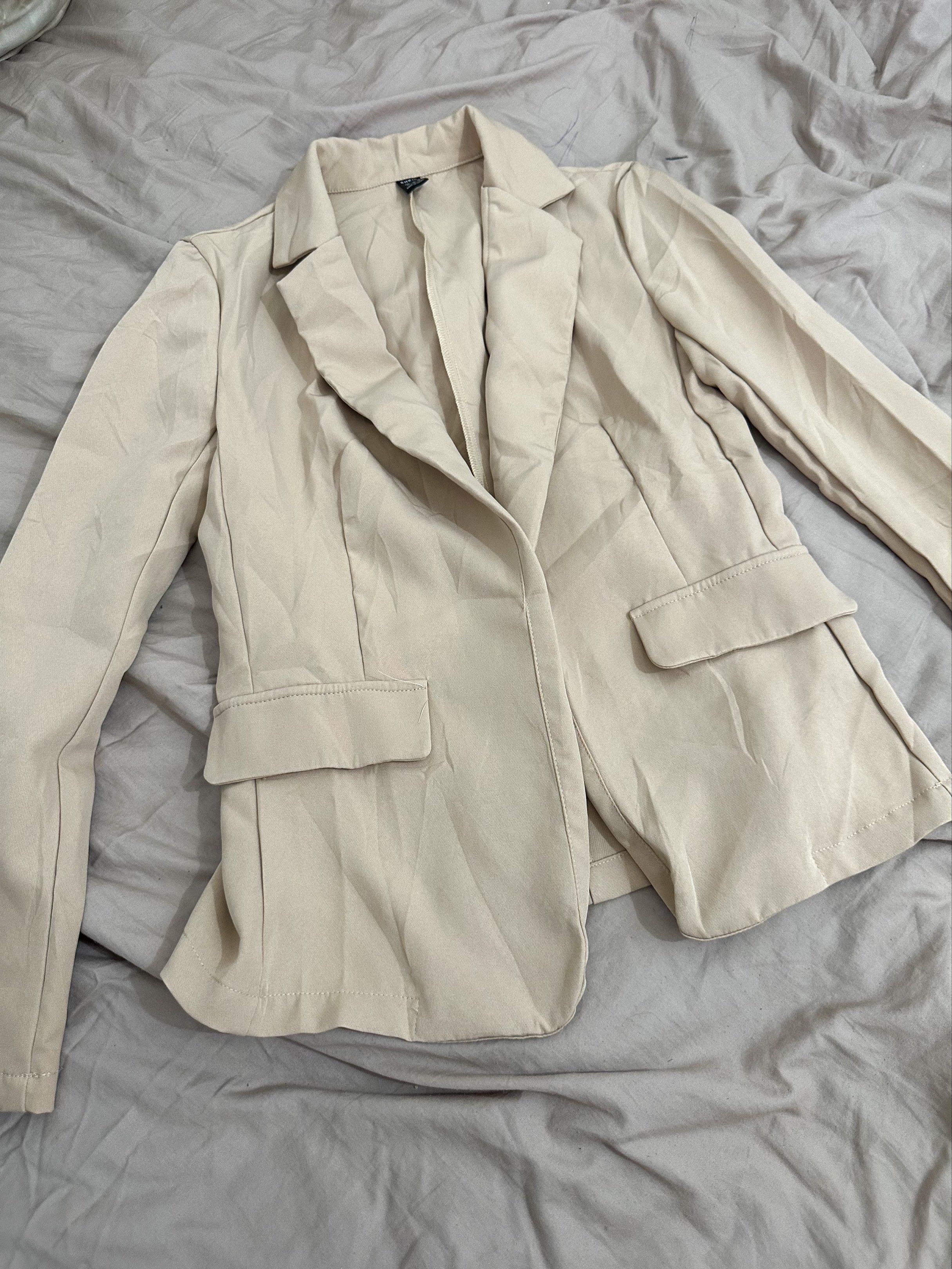 Shein coat unused size XS (Category: Coats, Jackets and Outerwear) located in Calamba. Submitted by michi.194 (Listing ID 1441358392, Image 1). Description: Shein Coat Size XS can fit XS-S Unused washed only and stock.