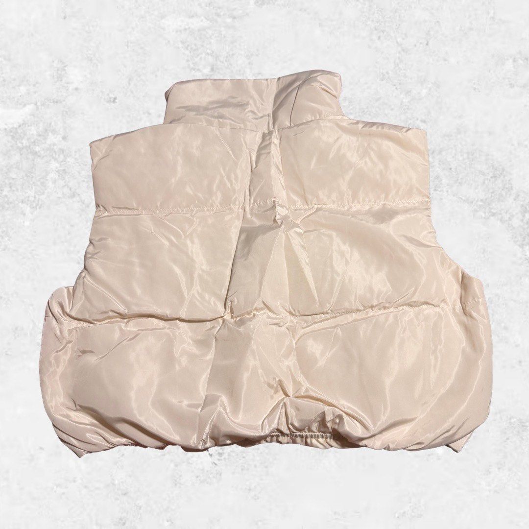 SHEIN Cream Puffer Vest (Category: Coats, Jackets and Outerwear) located in Bacoor. Submitted by eightbyeight (Listing ID 1441343505, Image 2). Description: SHEIN Cream Puffer Vest Size on tag: M Issue(s): None Condition: 10/10 (Brand New) 🏷️280 📦 lalamove / grab / j&t 💳 gcash / maya 🧾 first to pay basis.