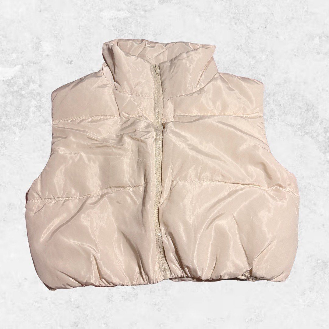 SHEIN Cream Puffer Vest (Category: Coats, Jackets and Outerwear) located in Bacoor. Submitted by eightbyeight (Listing ID 1441343505, Image 1). Description: SHEIN Cream Puffer Vest Size on tag: M Issue(s): None Condition: 10/10 (Brand New) 🏷️280 📦 lalamove / grab / j&t 💳 gcash / maya 🧾 first to pay basis.