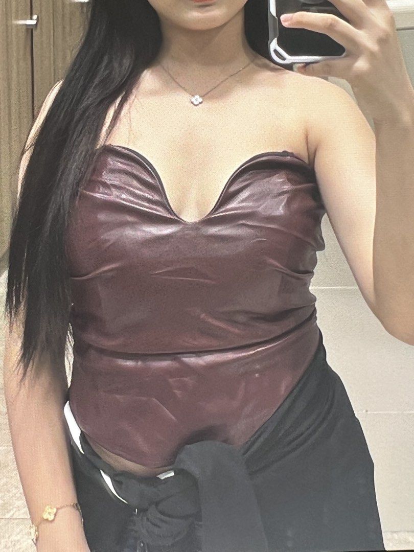 Shein Leather Tube Top (Category: Sleeveless) located in Angeles City. Submitted by bella_earth (Listing ID 1441327998, Image 1). Description: Only worn once Bought it sa Shein App 34 bust Rfs: Need funds .