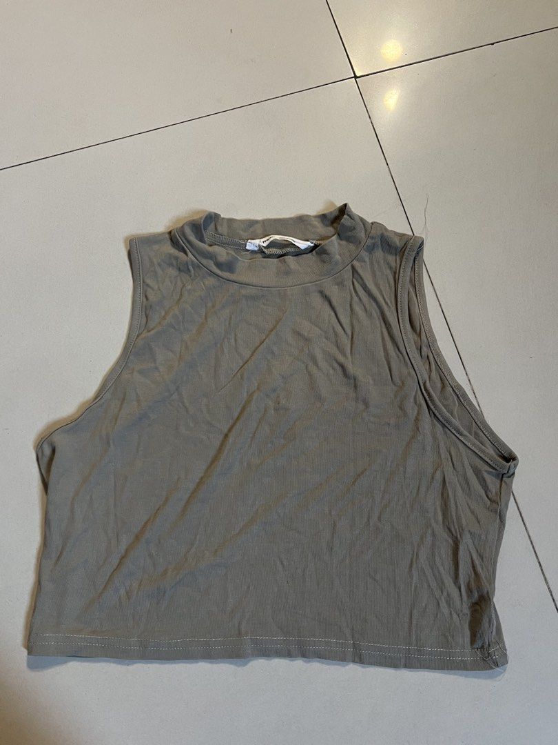 SHEIN Mock Neck Sleeveless Crop Top (Category: Sleeveless) located in Makati City. Submitted by abbynak (Listing ID 1441257499, Image 1). Description: SHEIN Grey Mock Neck Sleeveless Crop Top. Stretchy, comfortable fabric. Versatile for casual wear or layering. Size details on label..