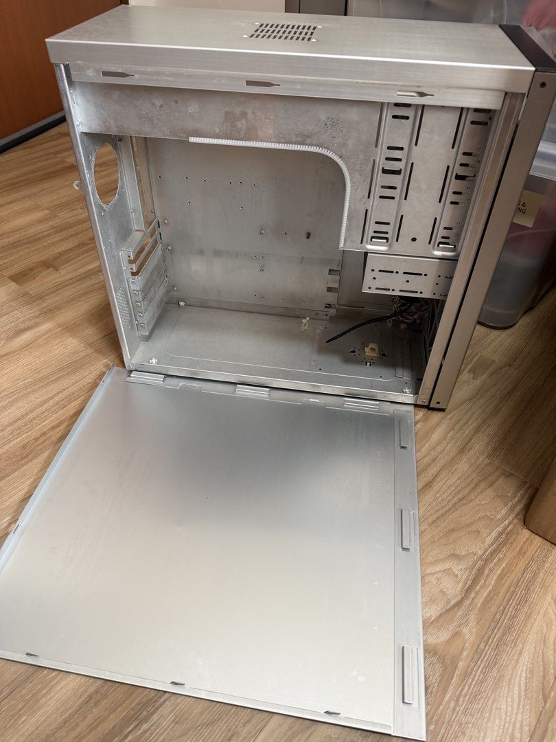 Silver Lian Li ATX Computer Case Tower470173358951639041