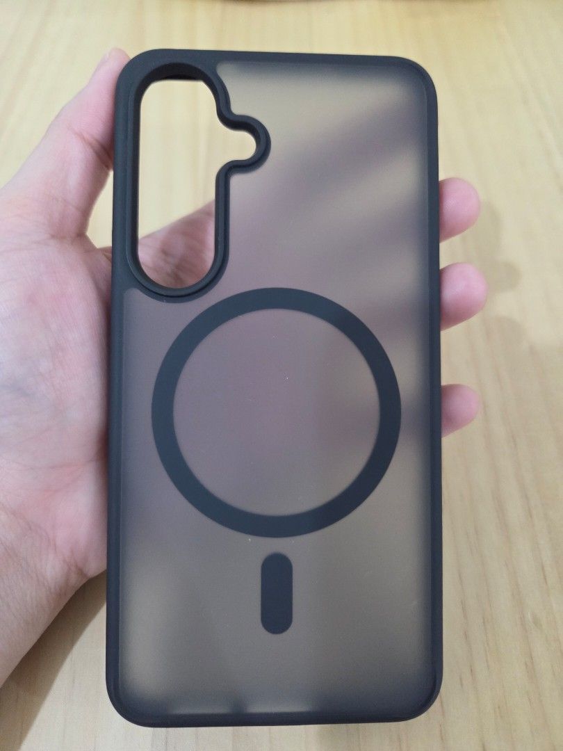 SMLF Magnetic Case for Samsung S25 (Category: Cases & Sleeves) located in Quezon City. Submitted by djor12 (Listing ID 1441301053, Image 1). Description: Used for only 1 week. Packaging not included RFS: decluttering.