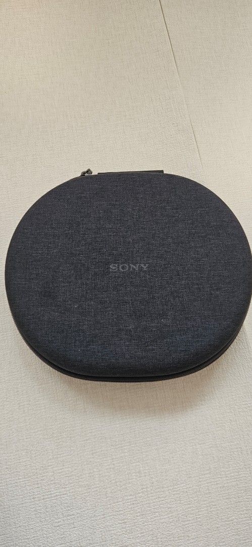 Sony Noise Cancelling Headphones with Case